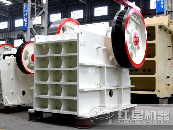鄂式細(xì)碎機(jī)車間 鄂式細(xì)碎機(jī)車間