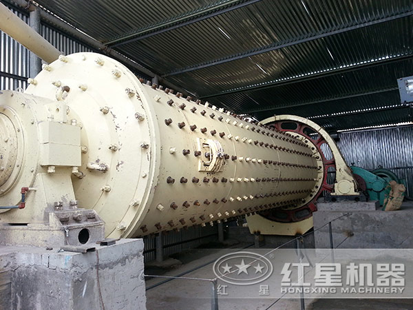 球磨機(jī)作業(yè)現(xiàn)場(chǎng) 球磨機(jī)作業(yè)現(xiàn)場(chǎng)