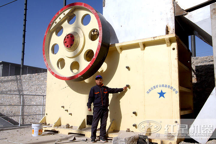 顎式粉碎機作業現場 顎式粉碎機作業現場