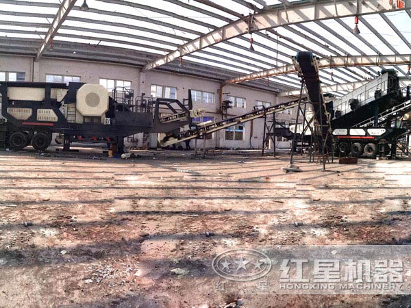 流動顎式碎石機生產現場 流動顎式碎石機生產現場