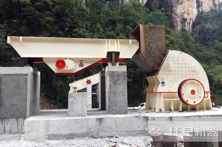 錘式破碎機作業現場 錘式破碎機作業現場