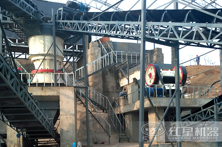 顎式破碎機作業現場 顎式破碎機作業現場