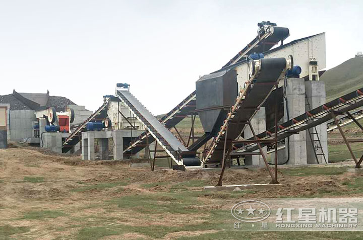 顎式破碎機作業現場 顎式破碎機作業現場