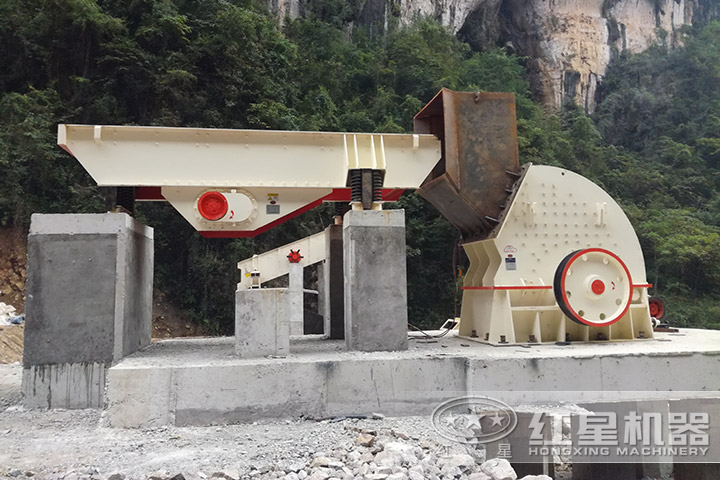 石灰石錘式破碎機(jī)現(xiàn)場 石灰石錘式破碎機(jī)現(xiàn)場