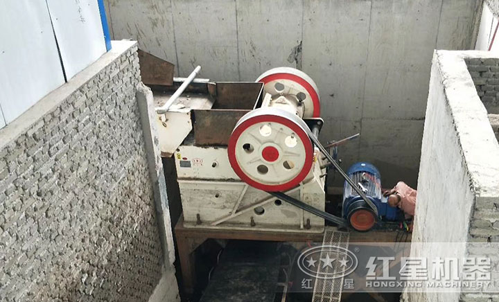 69鄂式破碎機(jī)生產(chǎn)現(xiàn)場(chǎng) 69鄂式破碎機(jī)生產(chǎn)現(xiàn)場(chǎng)