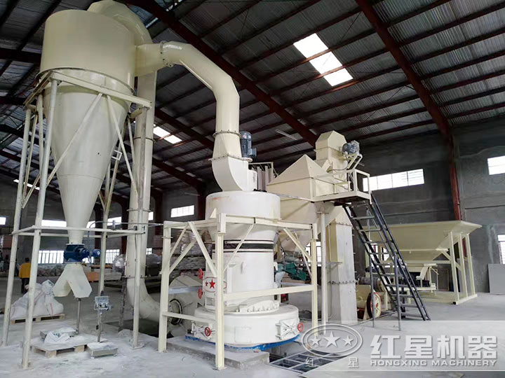 雷蒙磨粉機作業(yè)現場 雷蒙磨粉機作業(yè)現場