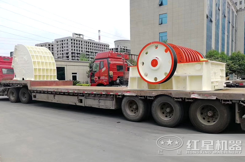 石頭破碎機發貨現場,快速抵達用戶現場 石頭破碎機發貨現場