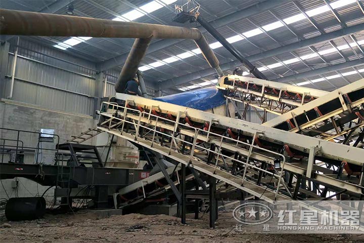 兩臺移動制砂機作業現場 兩臺移動制砂機作業現場