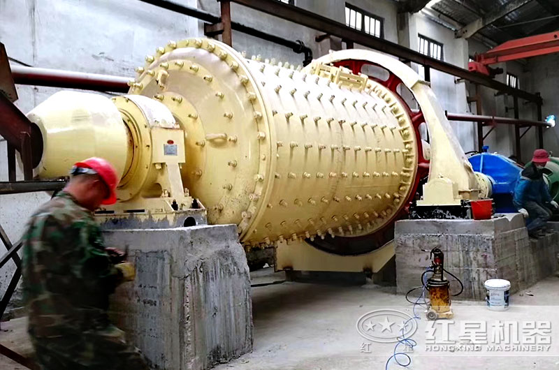 球磨機(jī)現(xiàn)場 球磨機(jī)現(xiàn)場