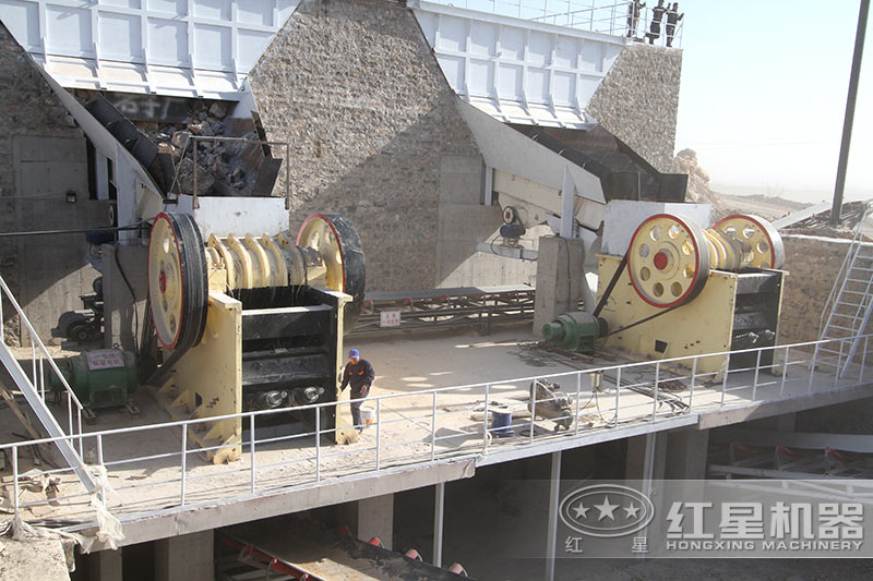 顎式破碎機維護現場 顎式破碎機維護現場