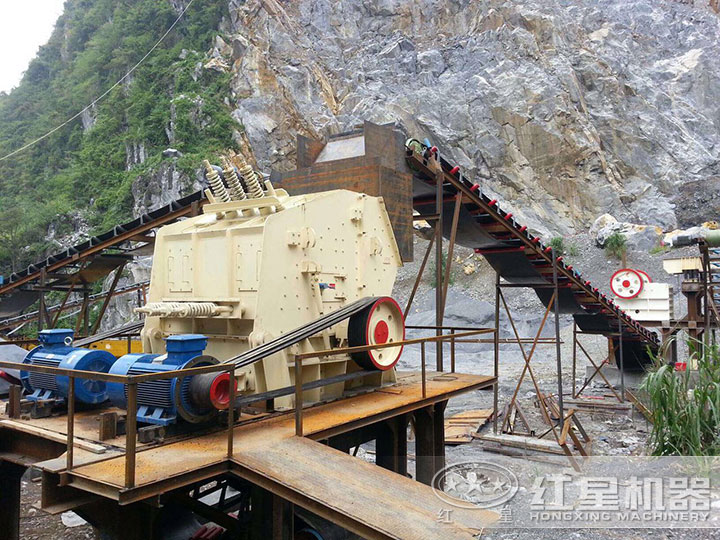 反擊式破碎機作業現場 反擊式破碎機作業現場