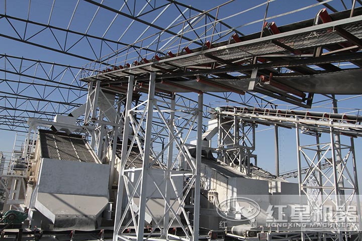 大型振動篩作業現場 大型振動篩作業現場