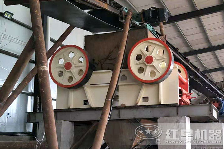 顎式破碎機現場 顎式破碎機現場