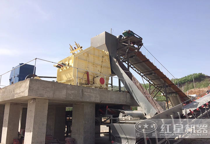 反擊式破碎作業現場 反擊式破碎作業現場