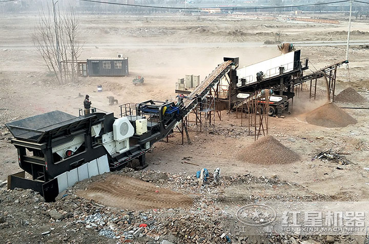 流動碎石機(jī)作業(yè)現(xiàn)場 流動碎石機(jī)作業(yè)現(xiàn)場