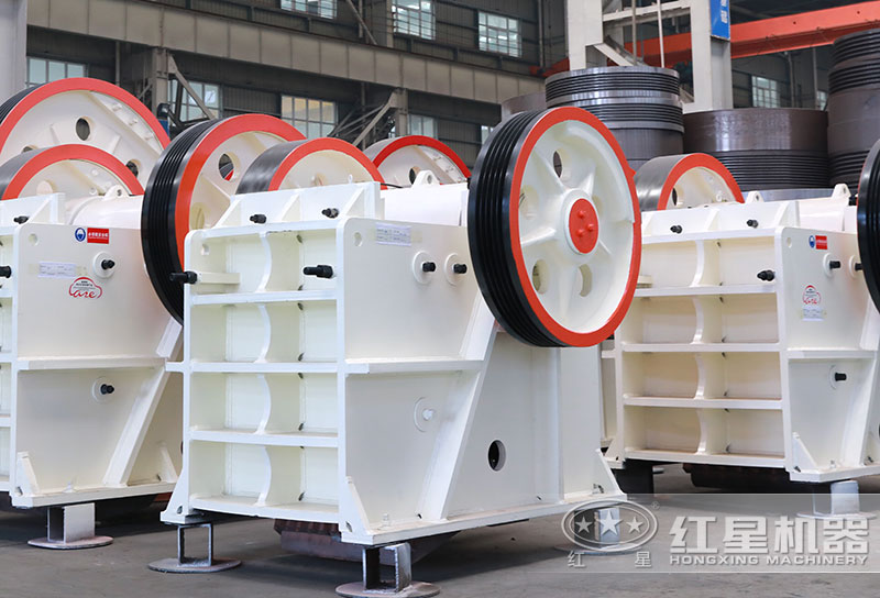 石膏顎式破碎機(jī)車間實拍 石膏顎式破碎機(jī)車間實拍