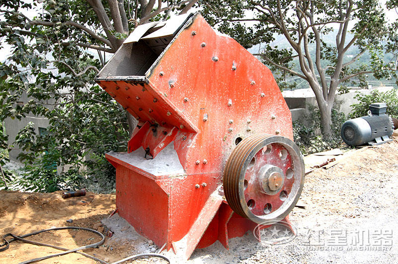 錘式破碎機(jī)檢修現(xiàn)場(chǎng) 錘式破碎機(jī)檢修現(xiàn)場(chǎng)