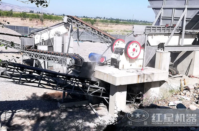 顎式破碎機作業(yè)現(xiàn)場 顎式破碎機作業(yè)現(xiàn)場