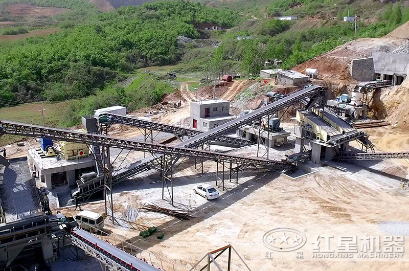 大型機(jī)制砂設(shè)備現(xiàn)場 大型機(jī)制砂設(shè)備現(xiàn)場